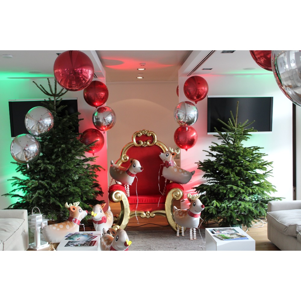Trône de Saint-Nicolas rouge et doré pour fête d'entreprise au Luxembourg